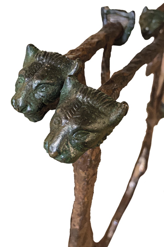 Sedia pieghevole militare (sella curulis castrensis)  decorata con teste di leone e Meduse  ferro e bronzo I-II sec. d.C. Siena, collezione privata