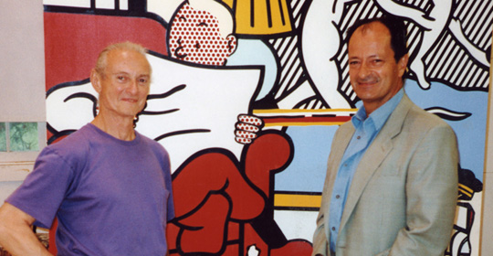 Roy Lichtenstein e Carlo Bilotti a destra. Sullo sfondo il dipinto dell'artista, Tin Tin, appartenente alla collezione Bilotti, South Hampton, 1993