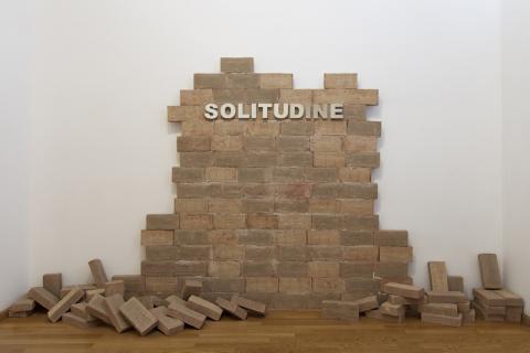 Ines Fontenla, Soledad, 2014; Mattoni e specchio; Dimensioni variabili.  Courtesy Nuova Galleria Morone