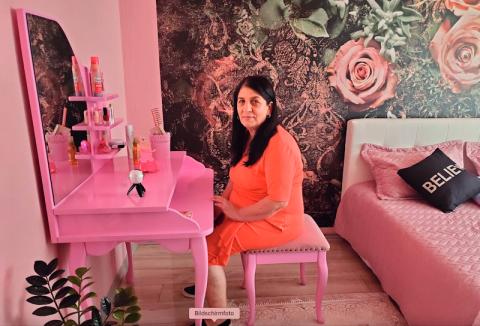 Selma Selman A Pink Room of Her Own, 2020; Video, Full HD; 4:33. Courtesy the artist
